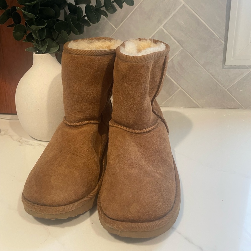 Girls size 3 Chestnut Brown Uggs